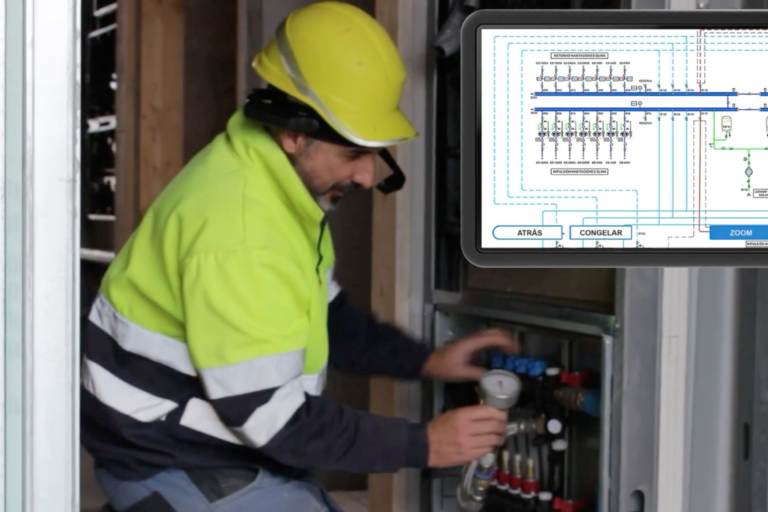 trabajador asistido por asistencia remota y visualización de plano para reparación trabajador obra asistido por asistencia remota y visualización de plano para reparación